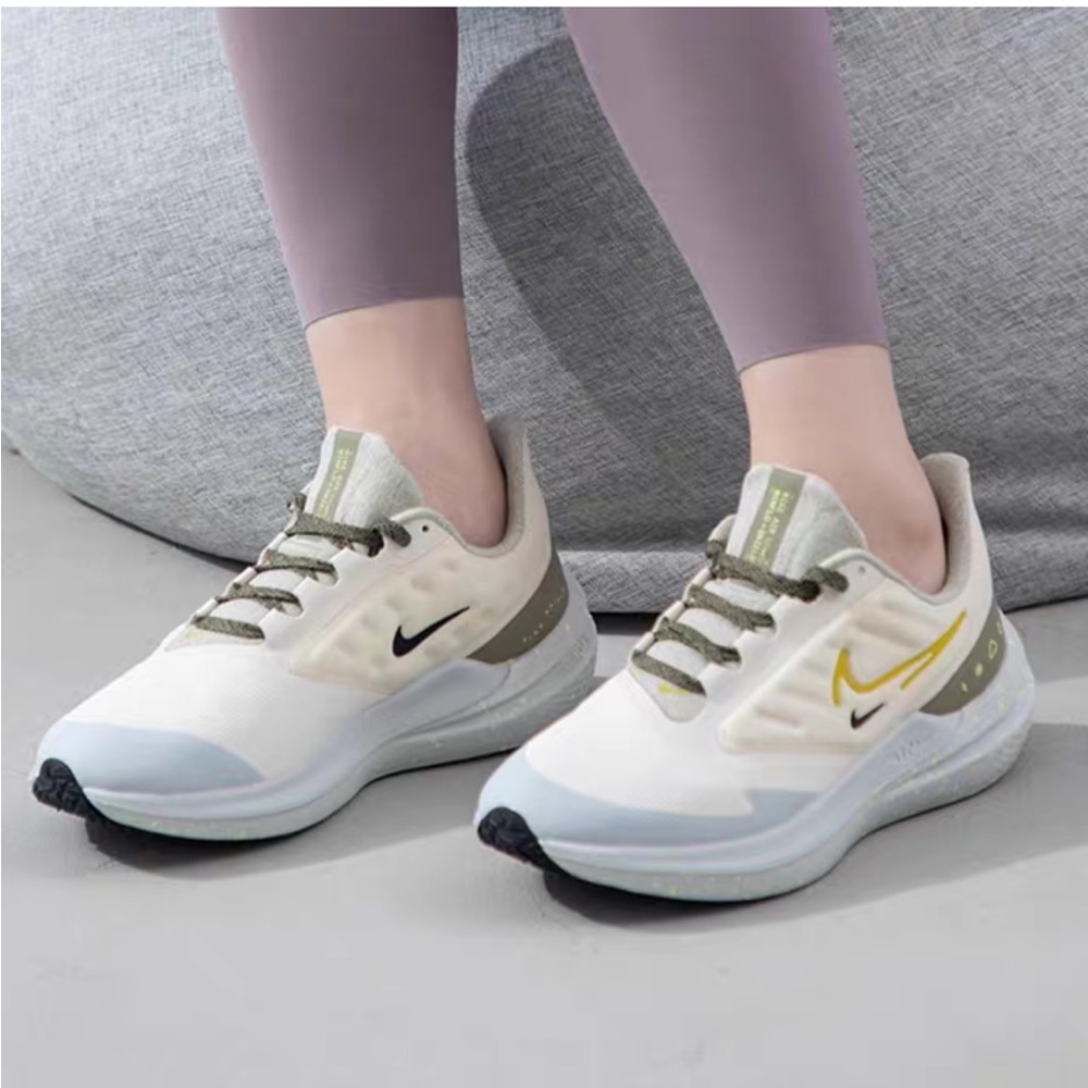 NIKE Air Winflo 9 Shield Running
Shoe SIZE 9 NEW 
Color: Ivory/ Neutral/ Olive